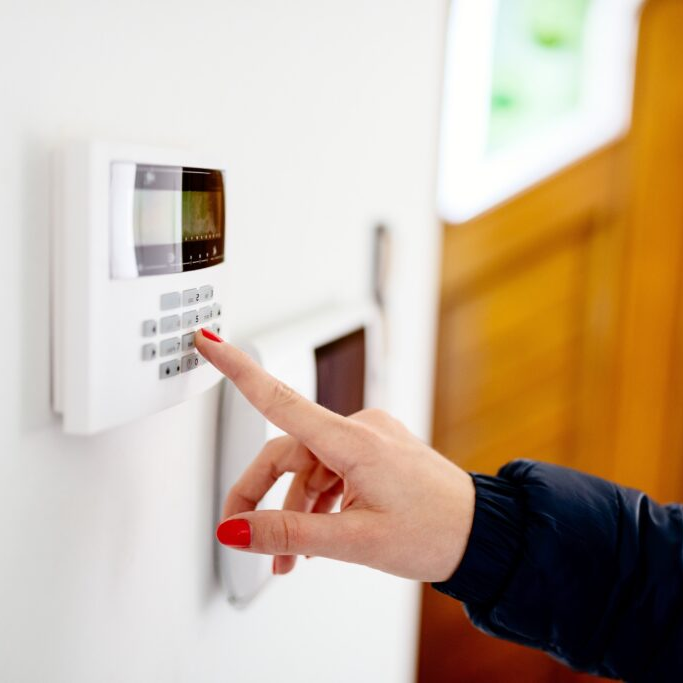 Système d’alarme intrusion installé pour protéger un bâtiment professionnel ou une habitation.